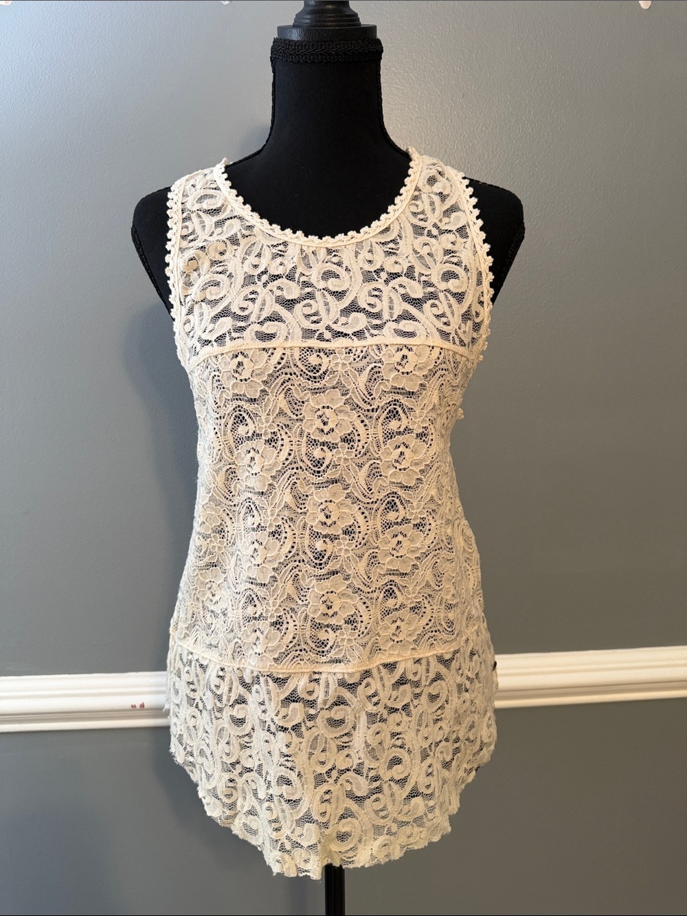 American Eagle Cream Lace Sleeveless Tunic